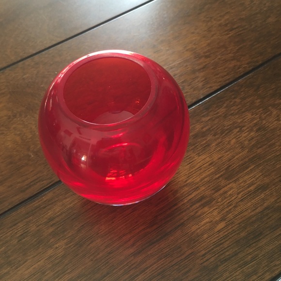 Just in time for Valentine’s Day. Sweet red glass vase - by gorgeous designs. - Picture 5 of 7